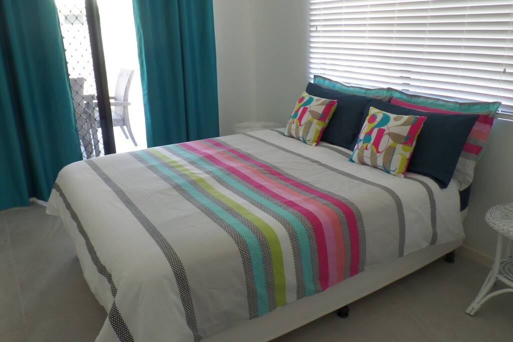 Bedroom 2, Queen Bed, Built in Wandrobe