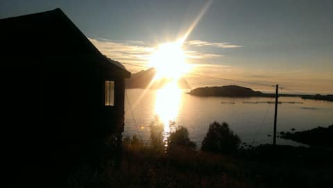 Senja, Husøy i Senja. Cabin with magical views.