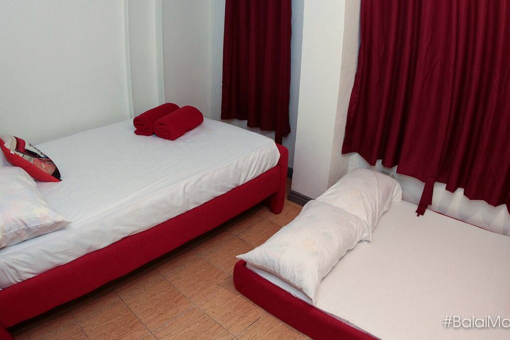 Red Room: 2-4 pax
Location: Ground floor
T&B: Shared with other guests