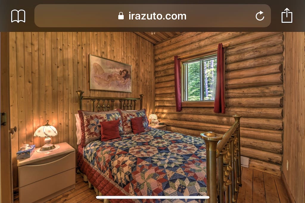 Belle chambre à coucher avec Lit antique en cuivre