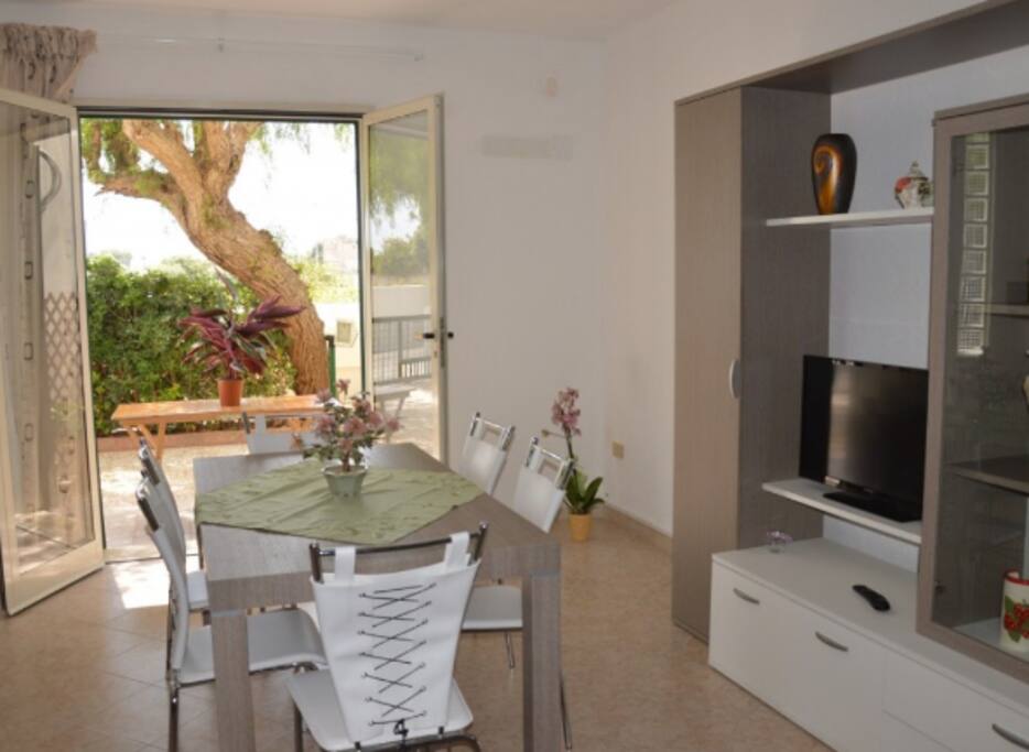 living con parete attrezzata