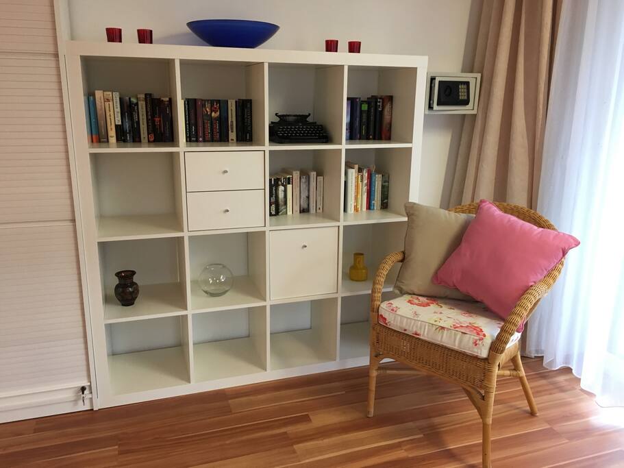 Bücher in Deutsch und Englisch gibt es hier auch
