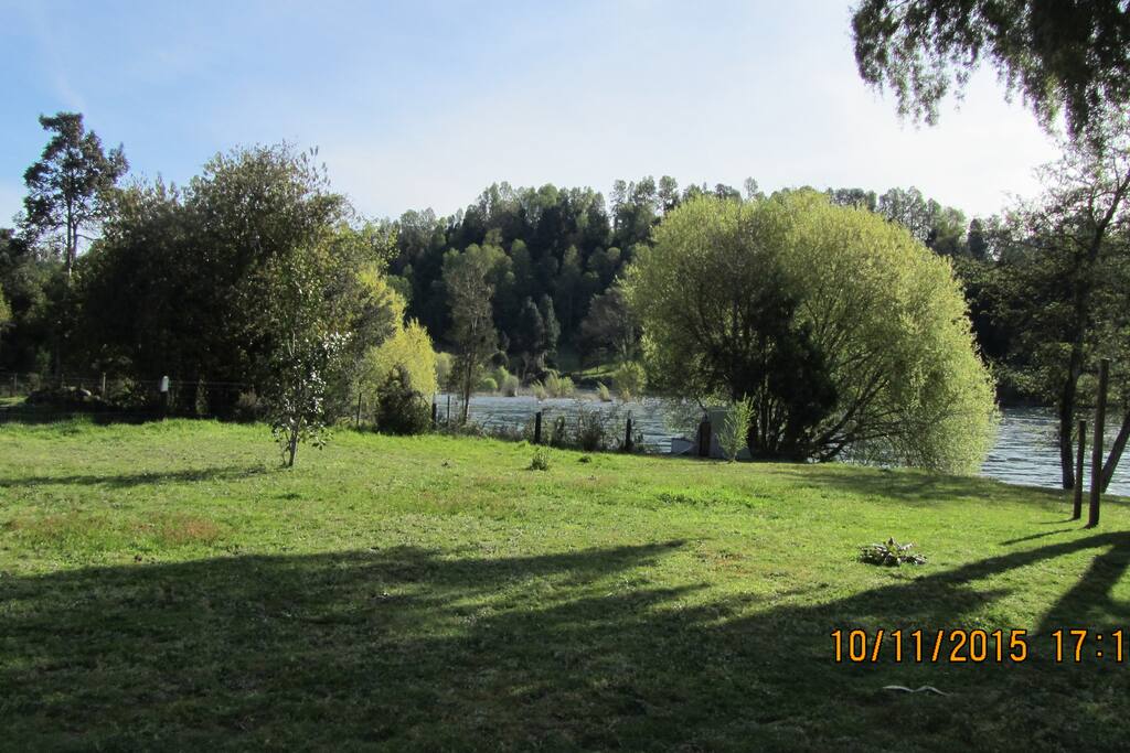 ORILLA DE RIO SAN PEDERO QUE AL LLEGAR A VALDIVIA PASA A SER EL CALLE CALLE