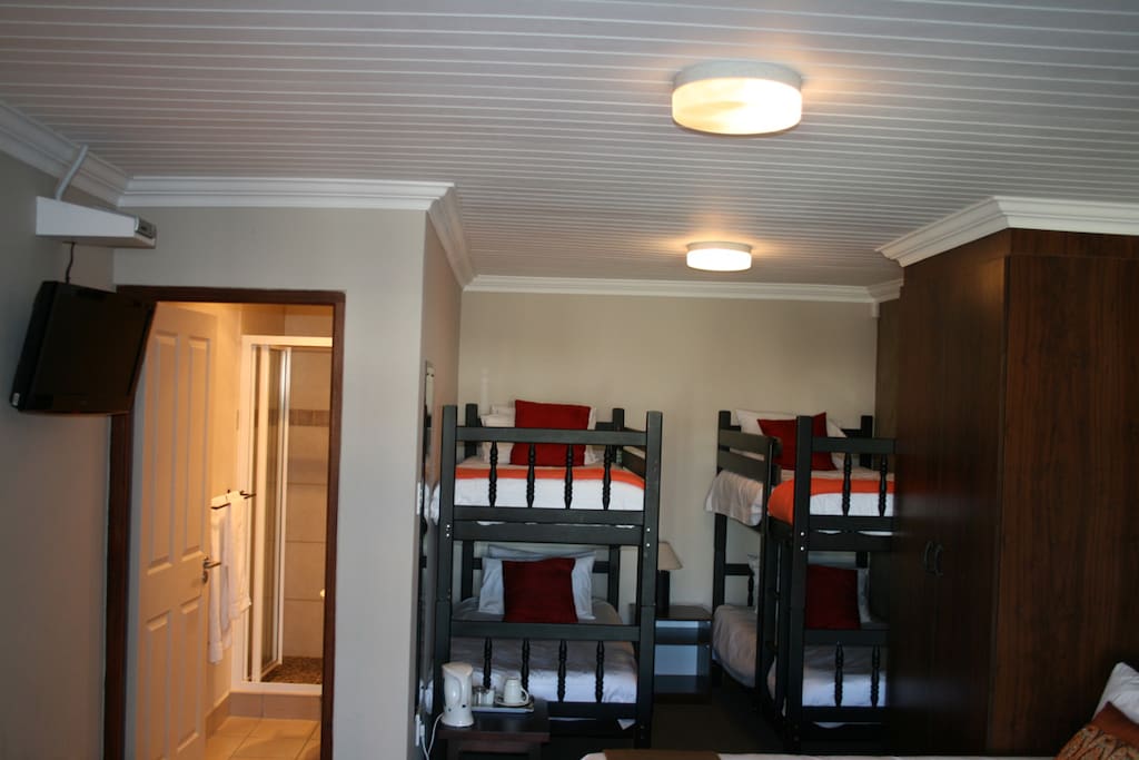 Bunk Beds that can sleep 4
