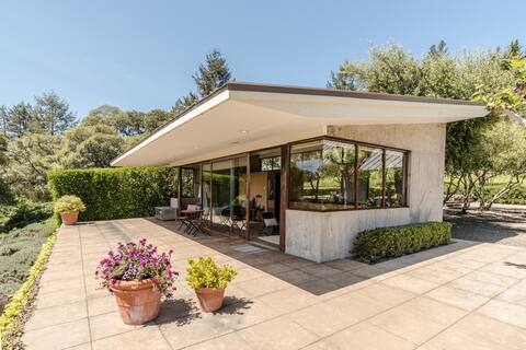 Vineyard Retreat with Spa and Pool
