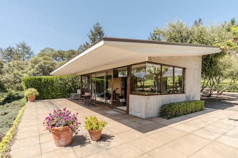 Vineyard Retreat with Spa and Pool