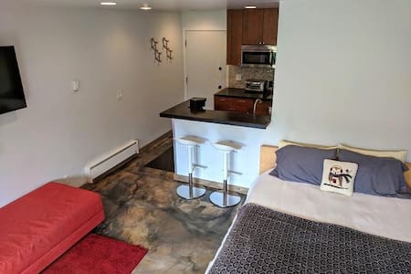 Small studio at base of Tahoe Donner ski hill