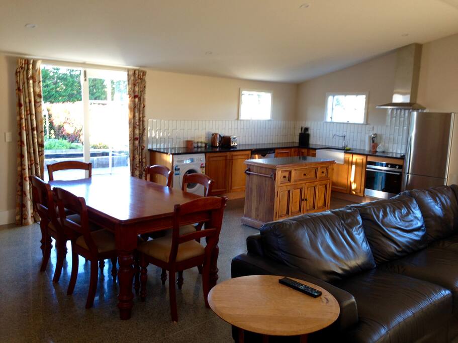 Dining kitchen area