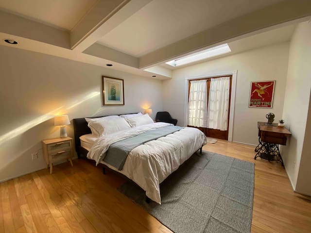 Sweeping bay views 5 bedroom Oakland hills retreat gallery image 2