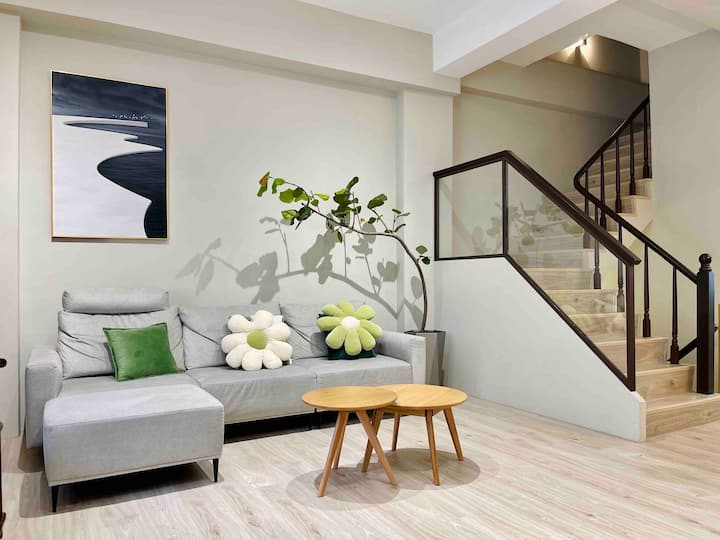 Private building for 8–10 people near Sun Moon Lake, with indoor parking and EV charging