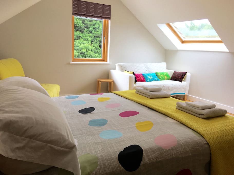 Spacious guest room
