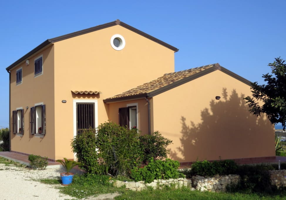 Ingresso lato strada,