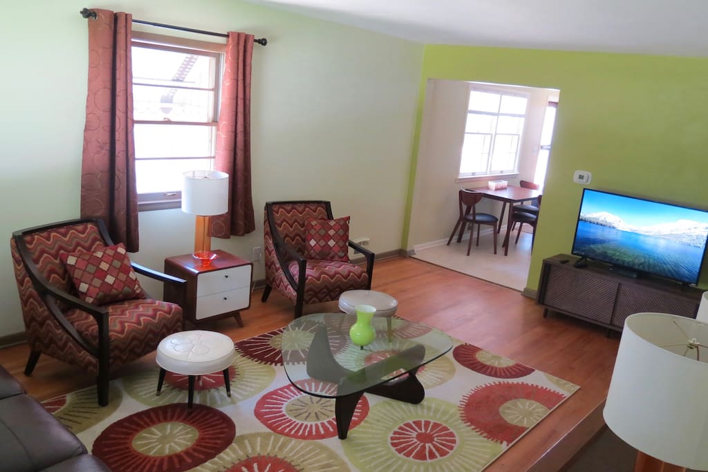Fun and bright living room with 48" TV
