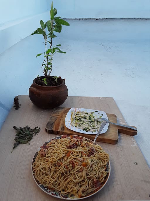 Comer al aire libre ennla terraza