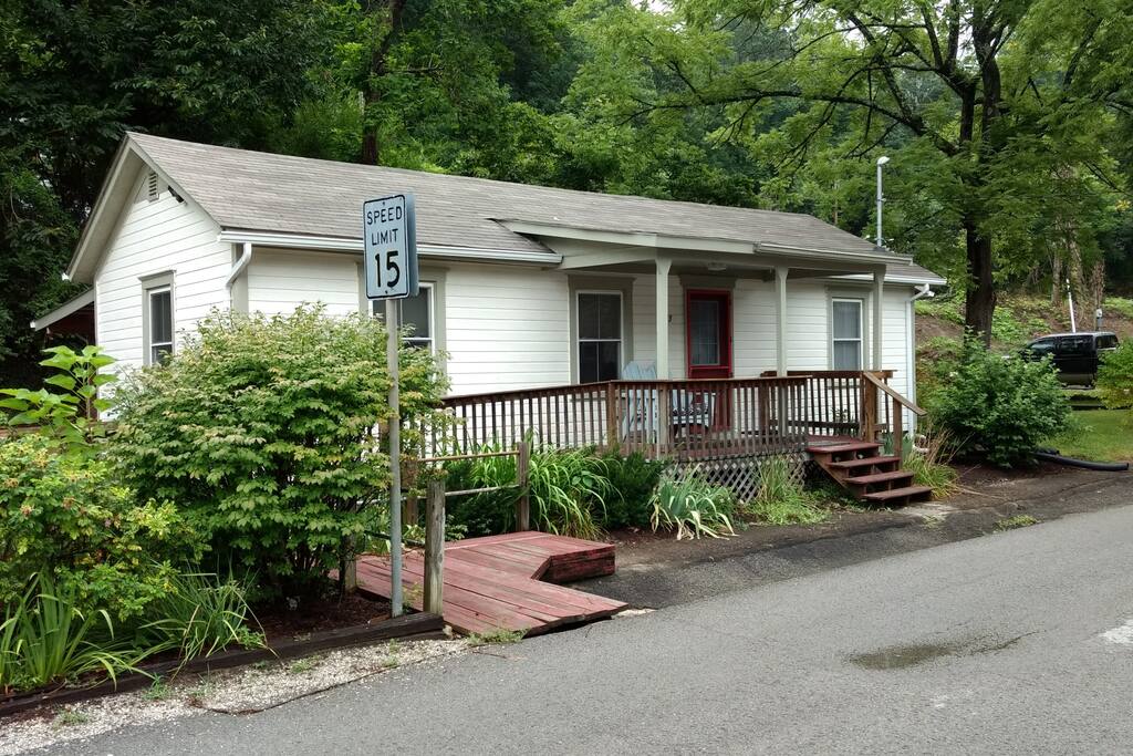 The Mountainside Cottage