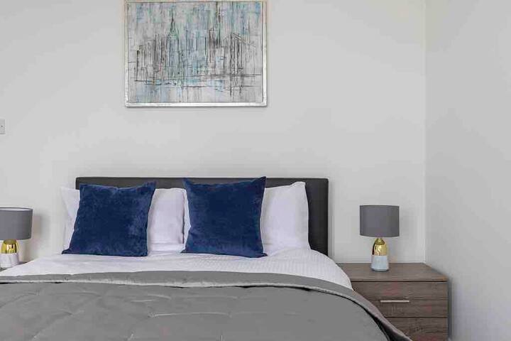 Lovely new 3 bed flat very easy to Central – 10min gallery image 4