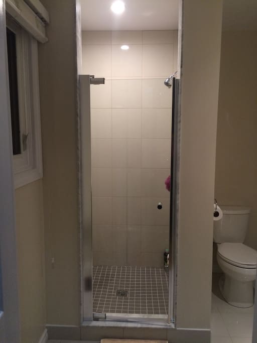 1B ROOM INSIDE SHOWER ROOM
