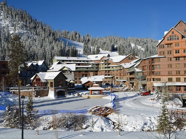 Awesome Over-sized Studio on Amenity Deck w/views