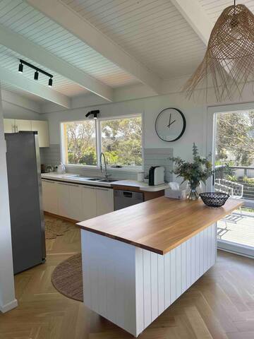 Ocean View Oasis, meters to beach & view divine! gallery image 5