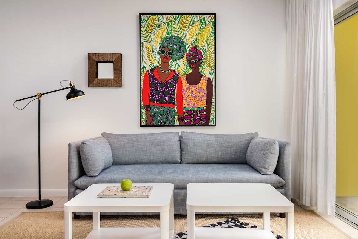 Comfortable living room space and pull out sofa. 