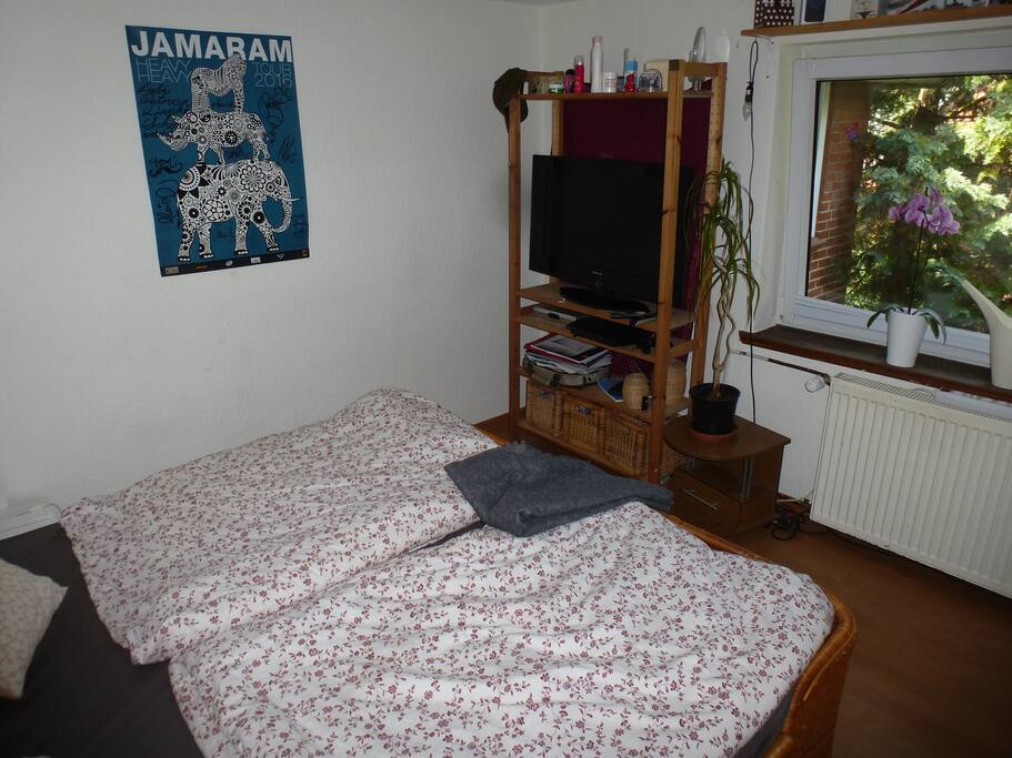 Bett & TV