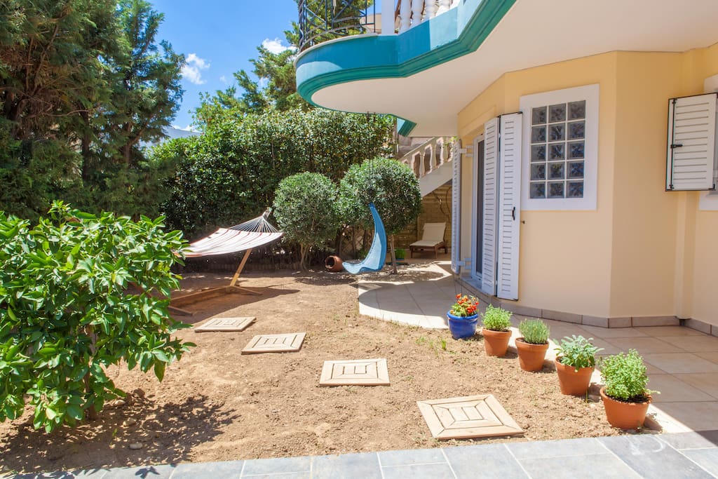 Nafplion Apartment - the garden with hammock and swing chair