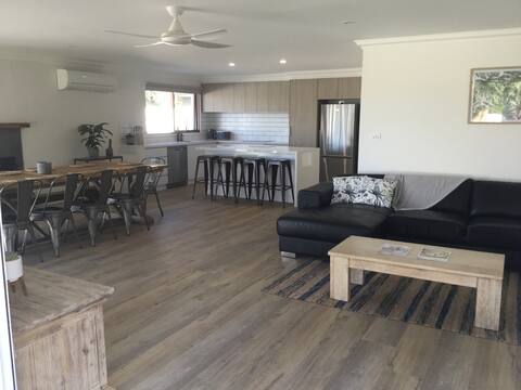 Top Airbnb: J's Beach Retreat in Apollo Bay