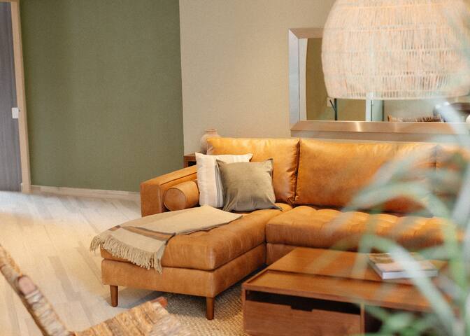 Exceptional Design 3Br PH | Prime Location gallery image 2