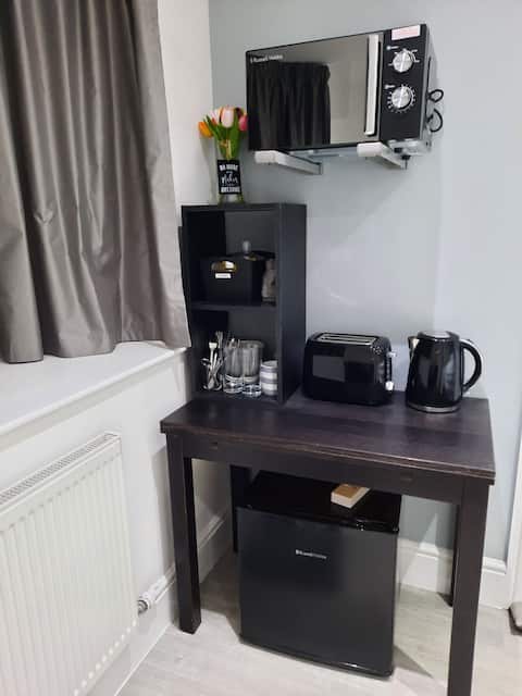 Popular Airbnb listing: Annexe in Sutton Coldfield, NEC, Birmingham, HS2 in Sutton Coldfield