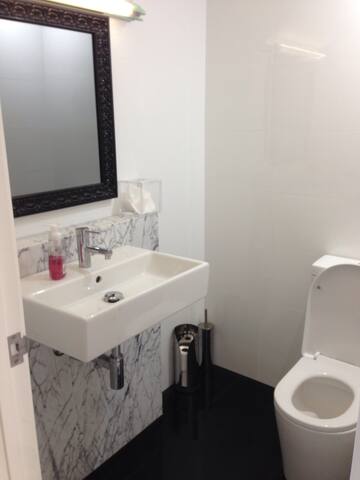 Family Home in the City gallery image 5