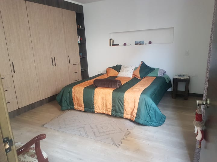 Camera padronale, con letto king size e bagno privato 