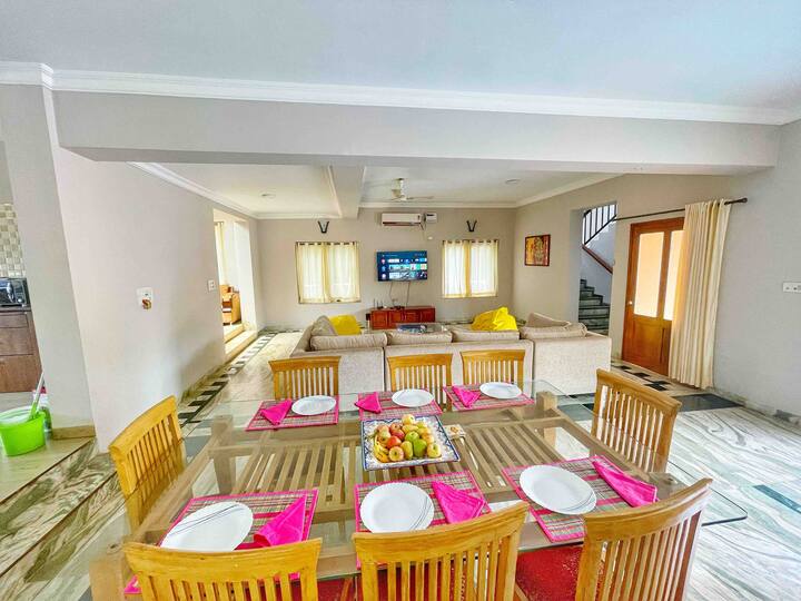 Dining area image 1