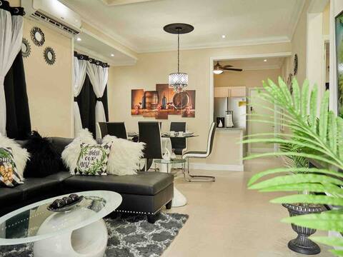Cozy Luxury Ocean Pointe With Swim pool & parking