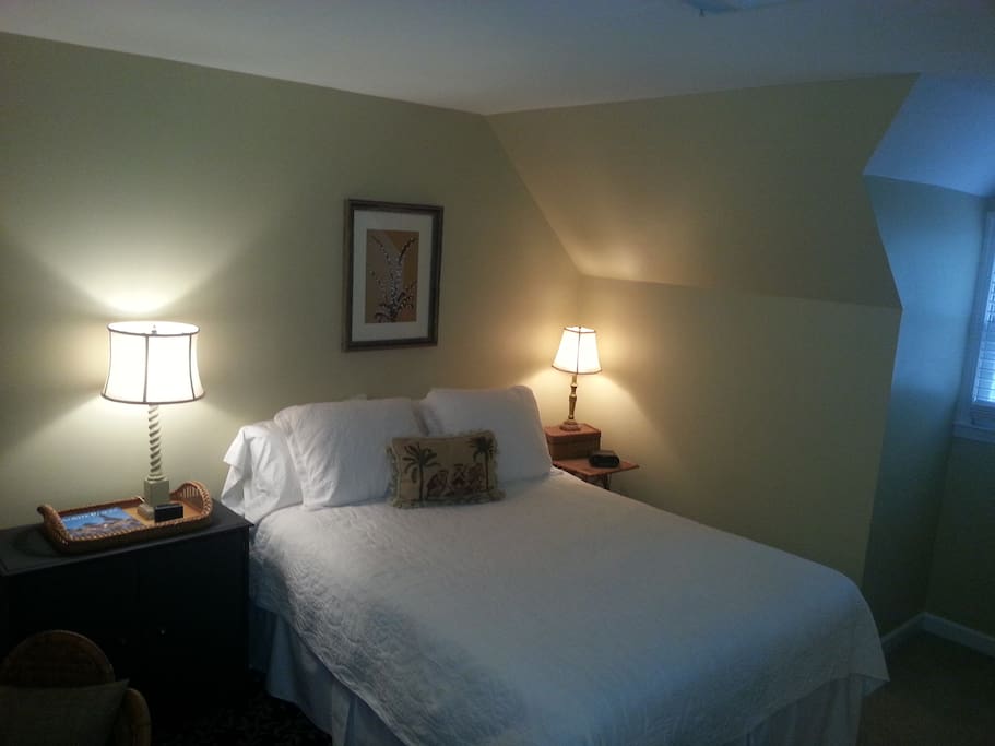 Very comfortable queen bed.