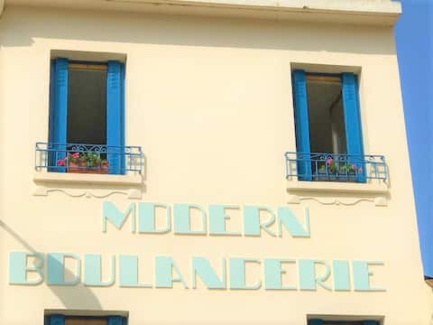 Modern Boulangerie, spacious village house Quillan