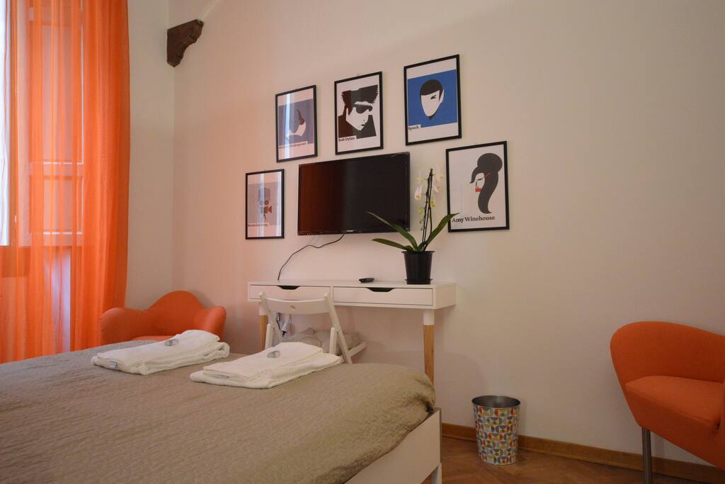 Bedroom with 1 double bed, TV, A/C, armchairs, wardrobe, window