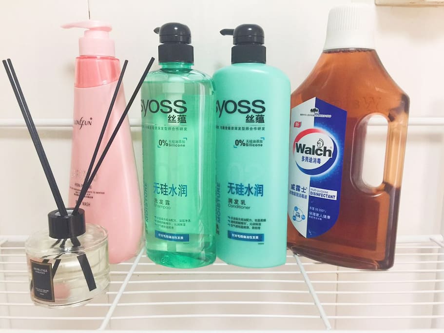 提供免费的高品质洗浴用品,床单等日用品都经过消毒杀菌。请放心使用。