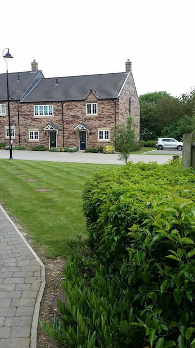 Front view of Roobarb's Retreat Holiday Cottage.