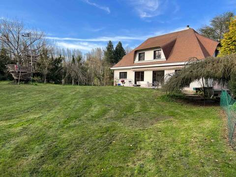 Spacious family home on the outskirts of Nantes