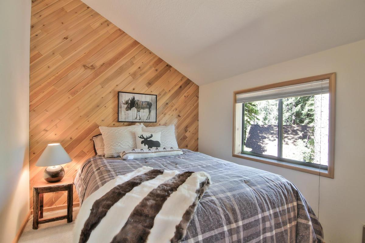 غرفة نوم خاصة في الطابق العلوي #5 (كاملة الحجم)