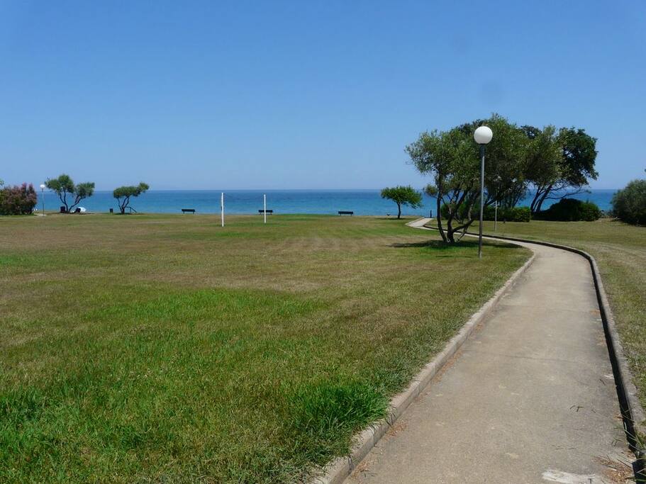 Vers la plage
(Environ 250 m de la villa)