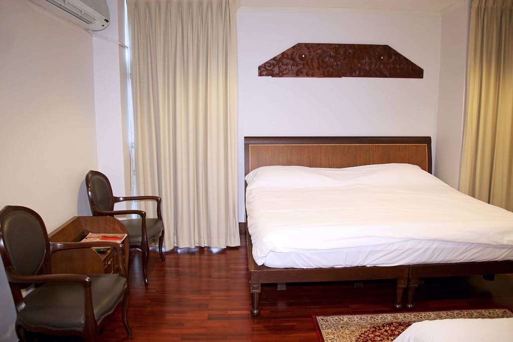 Master bedroom - California king bed