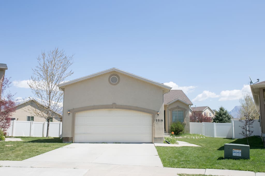 Clean, spacious and comfortable 4 bedroom + 3 baths with a living room and entertainment room for your stay! Includes a grill, two televisions with basic cable + Roku for your entertainment.