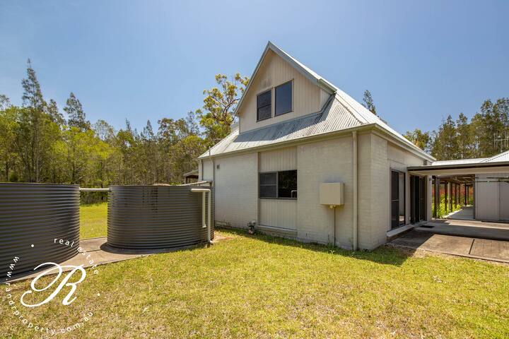 Tranquility in the bush close to lakes and beaches gallery image 4