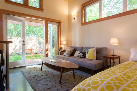 Ivon Garden Cottage