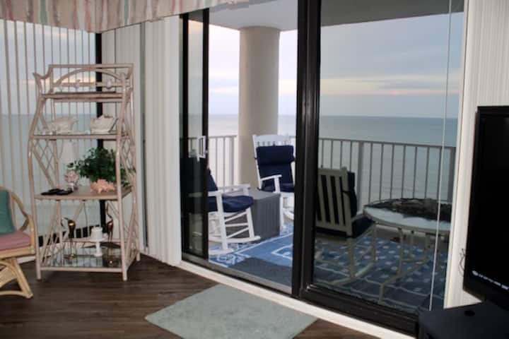 Romantic, Comfy, Beach Condo W/ Majestic Views! - Garden City, SC