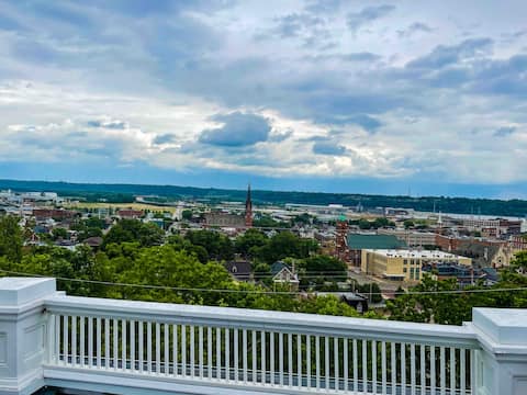 Mississippi Mansion: 7 Bedrooms/6bath, City Views!