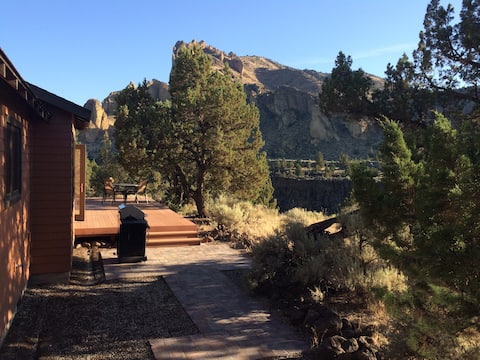 Fallen Snag Lodge next to Smith Rock State Park
