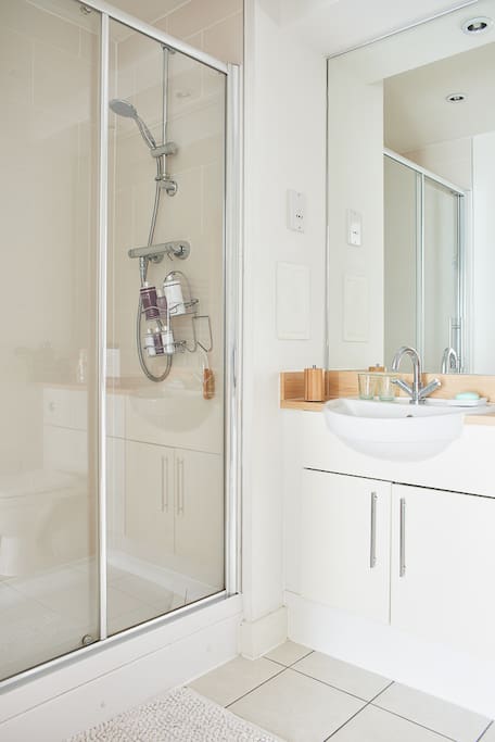 Modern double shower for your own use. Plenty of quality towels, shower gels, shampoo and surprise welcome pack!