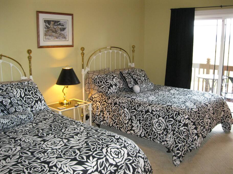 Room 1 two Twin Beds